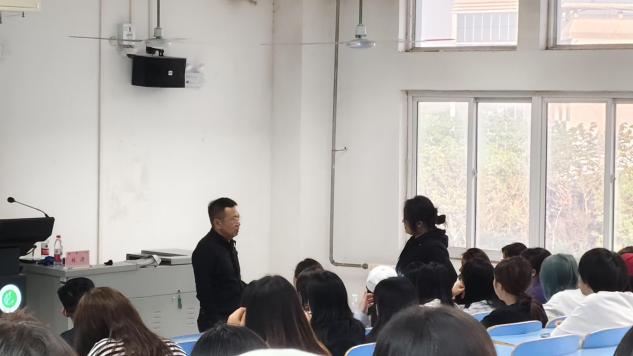 公司第六十期“中原陶瓷大讲堂”——“智能卫浴产品的创新设计”